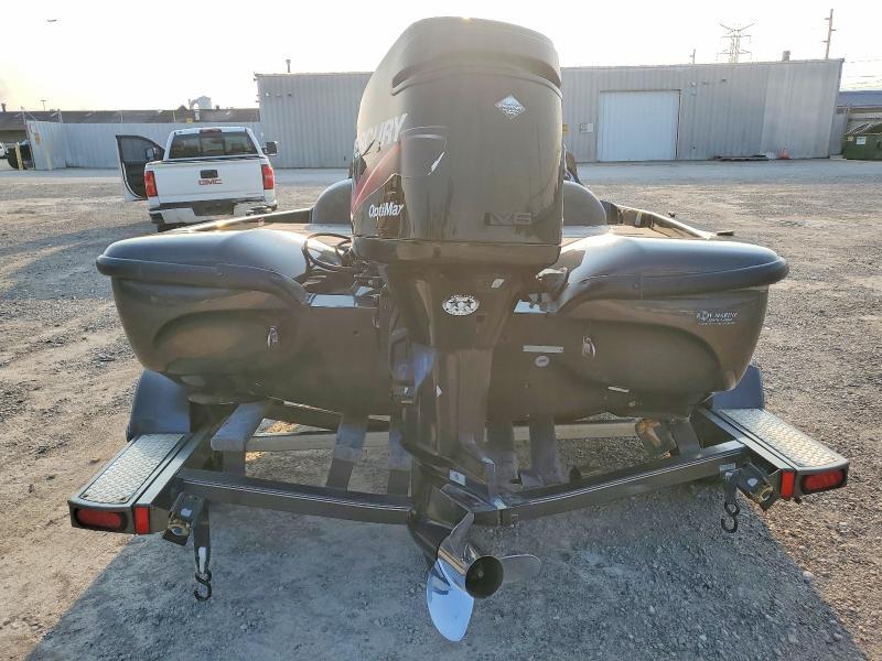 2005 Tracker Boat
