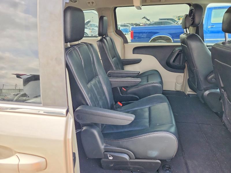 2016 Chrysler Town & Country lx