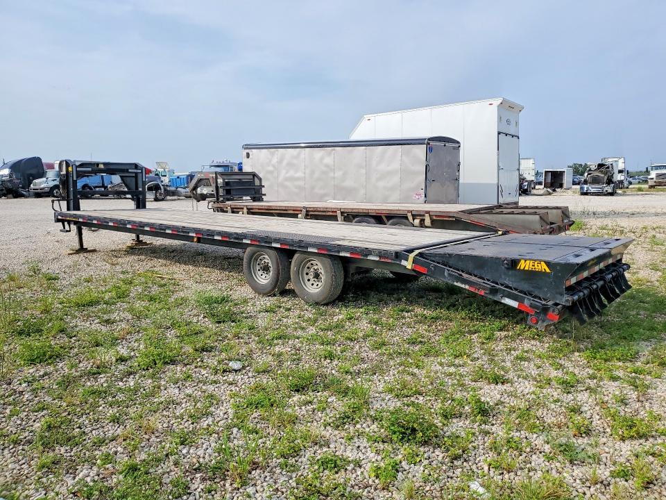 2022 Bigtex 2022 BIG TEX 14GN-28BK+5MR Equipment Trailer