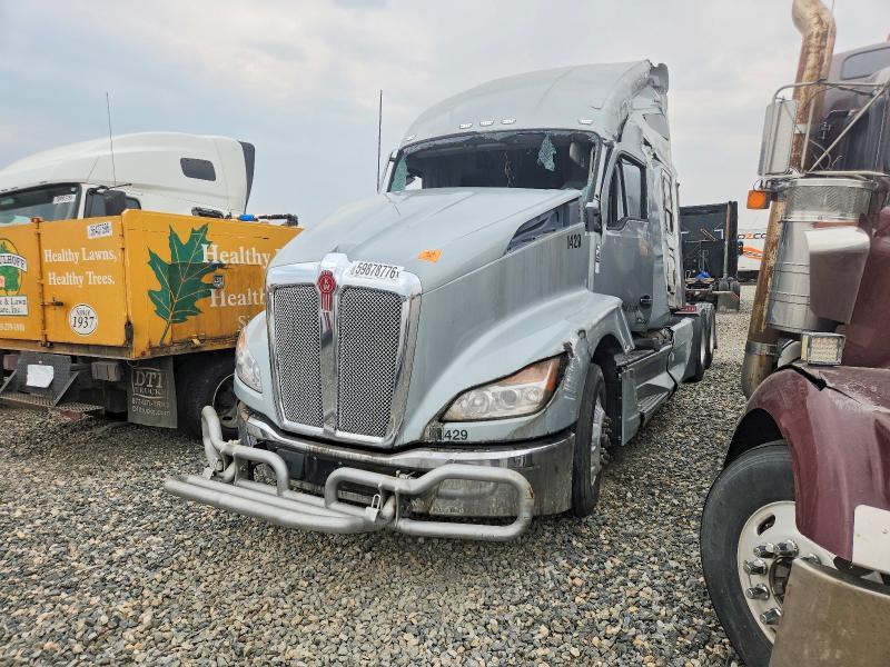 2025 Kenworth T680 Semi Truck