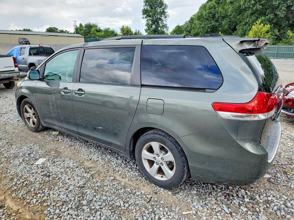 2011 Toyota Sienna le