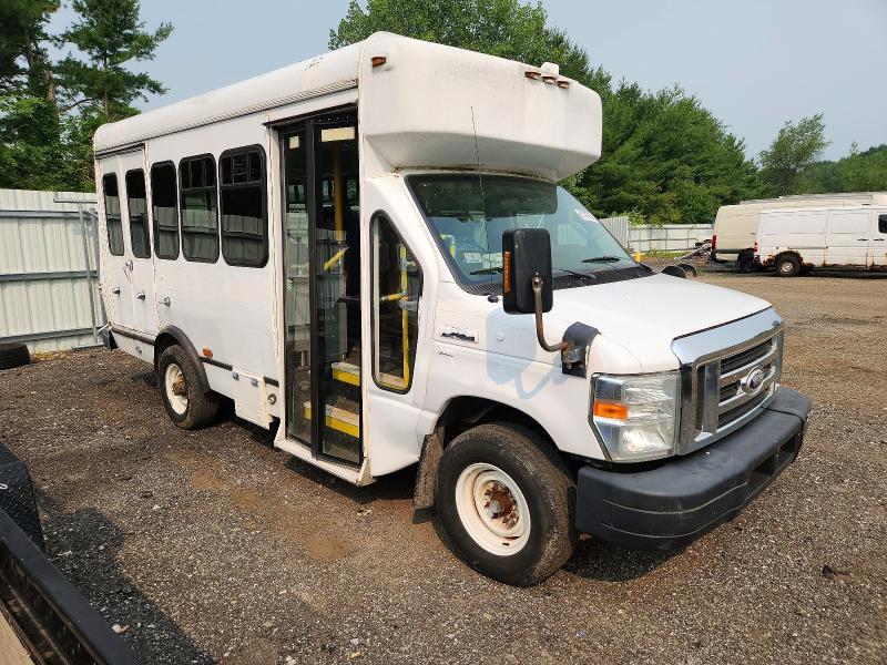 2014 Ford Econoline E350 Super Duty Cutaway Van