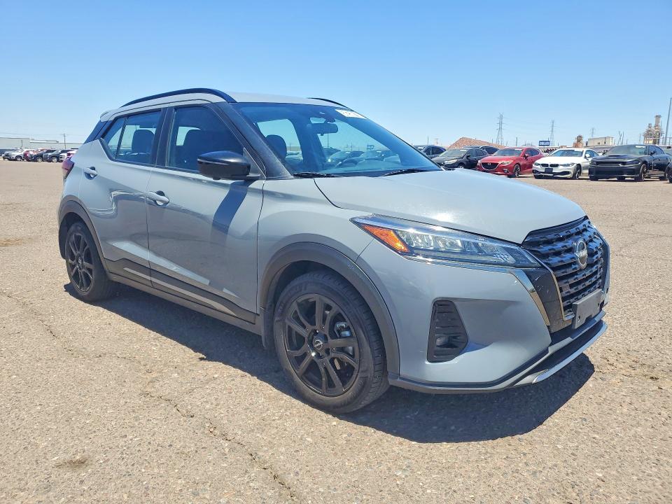 2022 Nissan Kicks sr