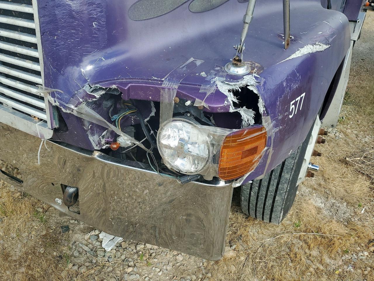 2002 Freightliner CST120 Semi Truck