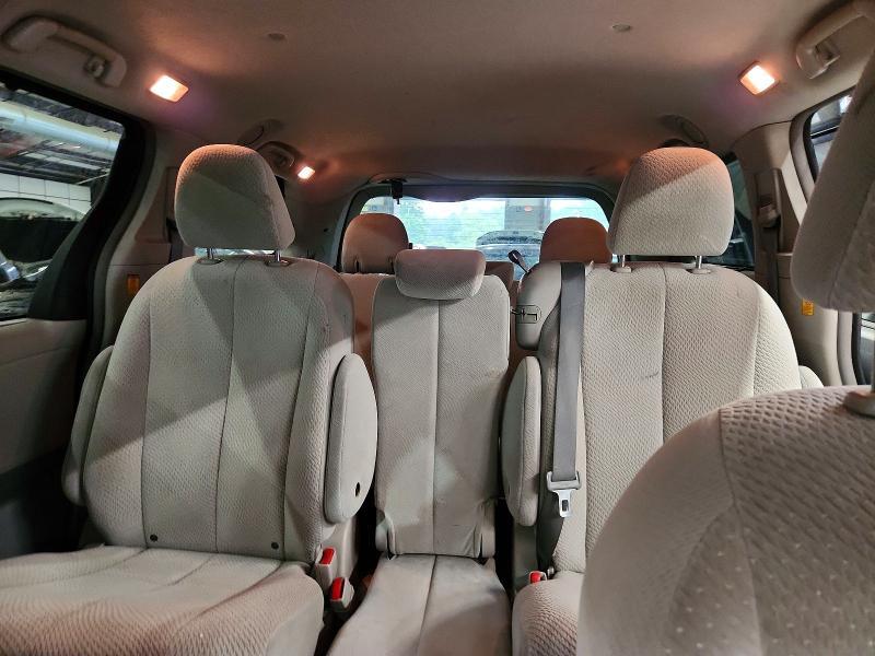 2011 Toyota Sienna le