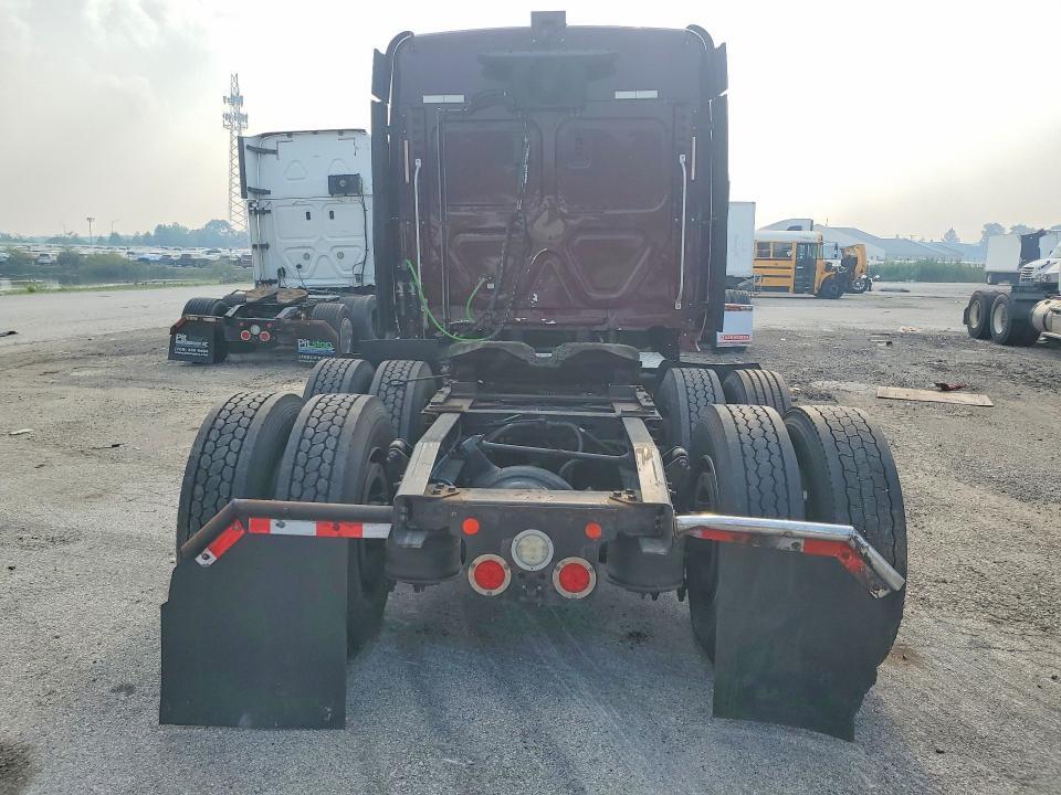 2018 Freightliner Cascadia 125 Semi Truck