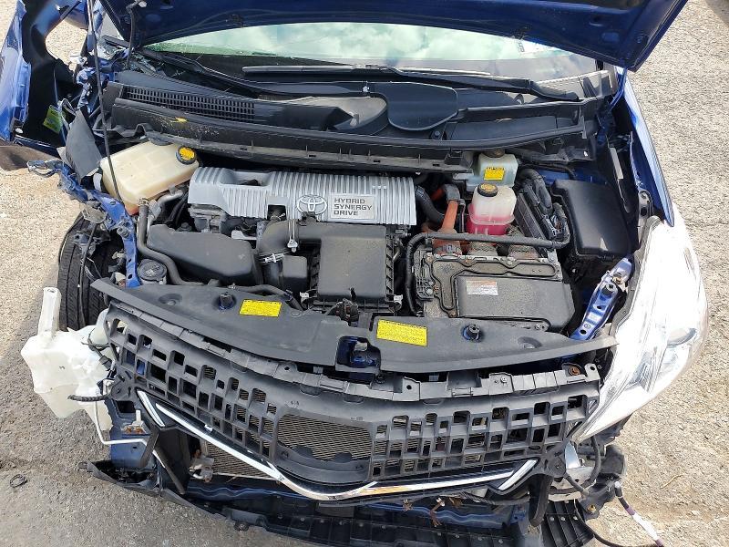 2014 Toyota Prius v Three