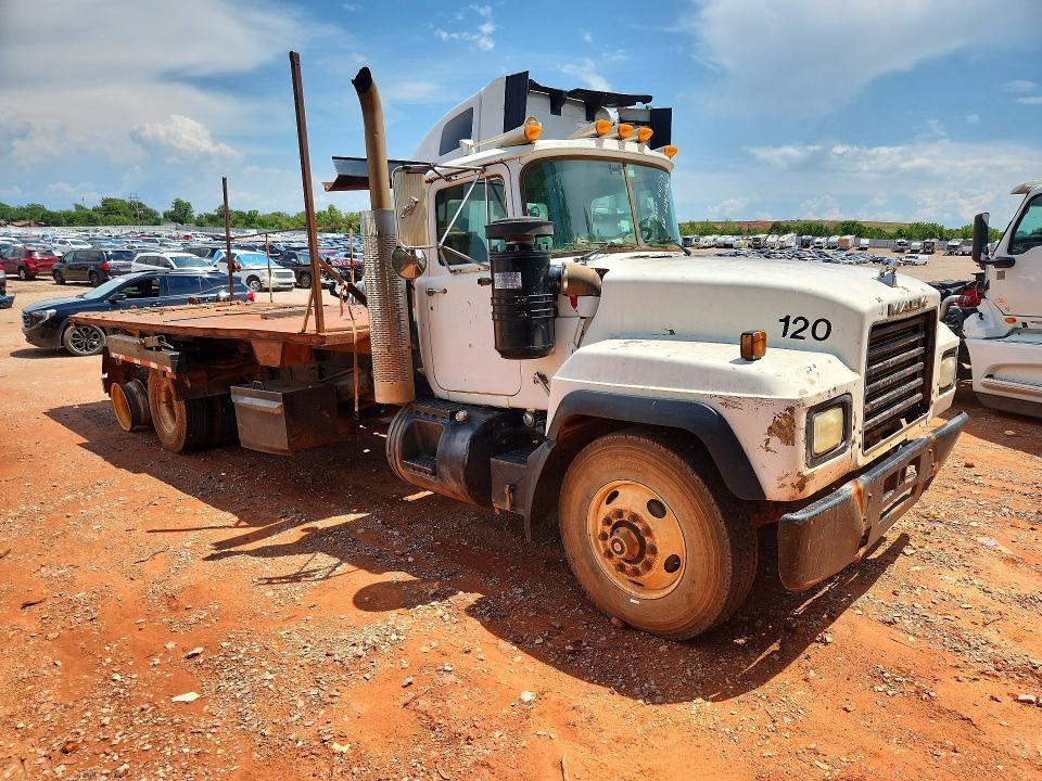 2000 Mack Rd688s Flatbed Truck