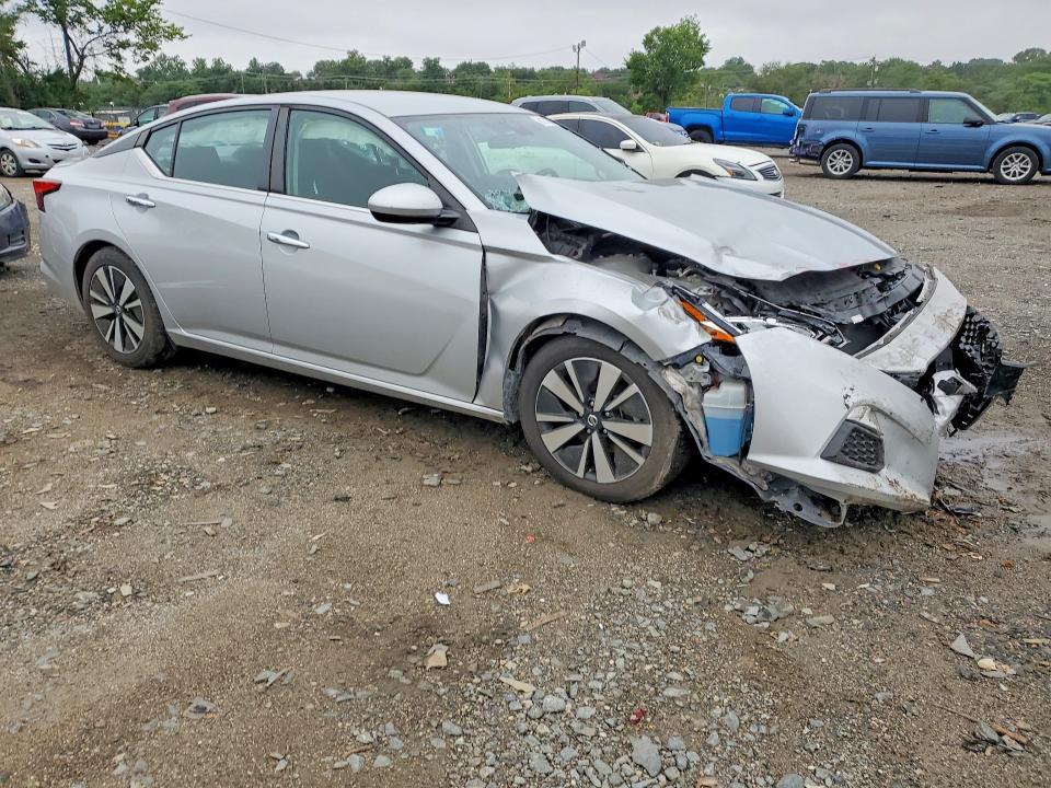 2021 Nissan Altima sv