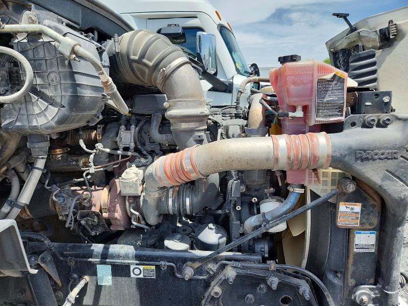2018 Peterbilt 579 Semi Truck