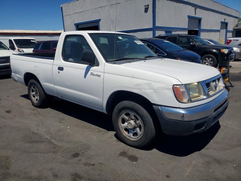 2000 Nissan Frontier xe