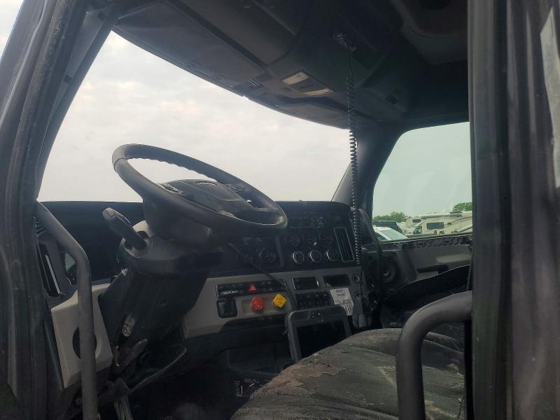2019 Freightliner Cascadia 126 Semi Truck