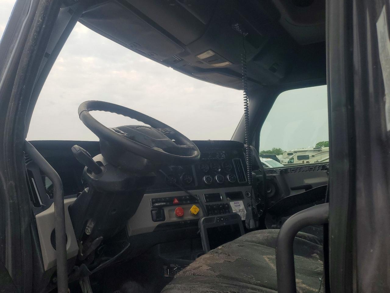 2019 Freightliner Cascadia 126 Semi Truck
