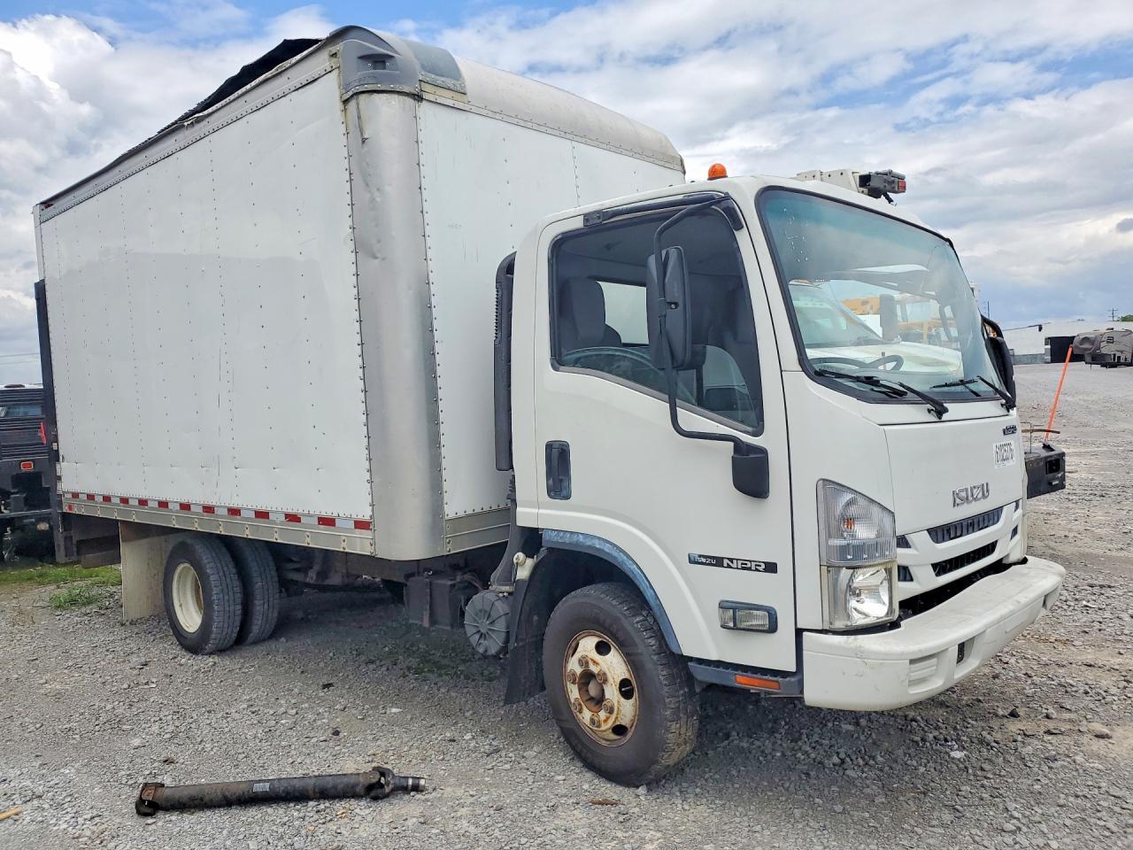 2016 Isuzu NPR BOX Truck
