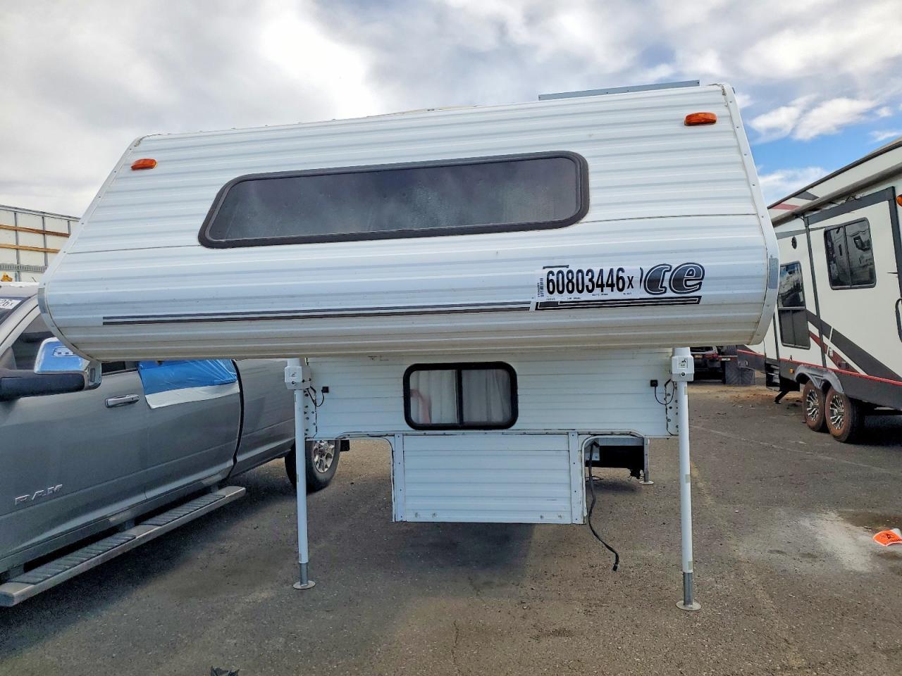 2005 Lance Camper