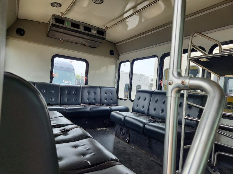 2017 Ford Econoline E450 Super Duty Cutaway Van