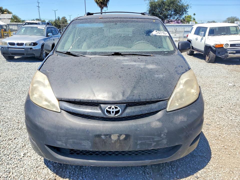 2009 Toyota Sienna le 8-passenger