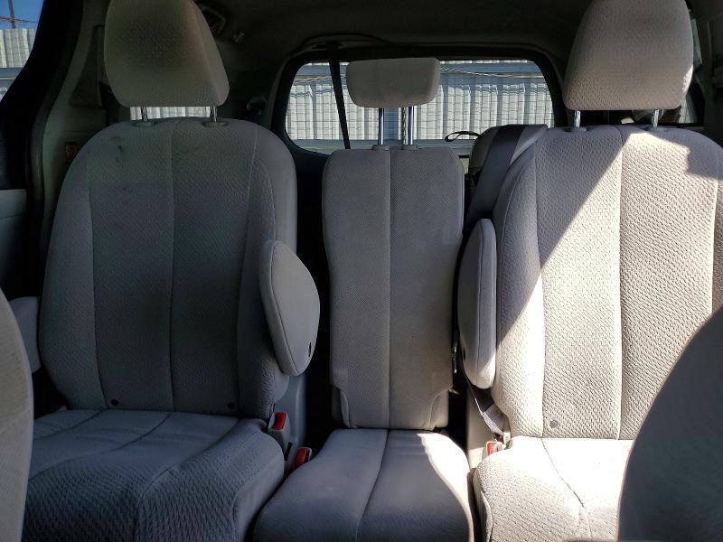 2011 Toyota Sienna le