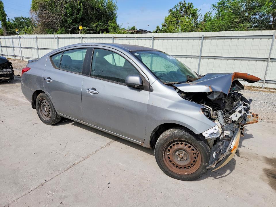 2013 Nissan Versa 1.6 s