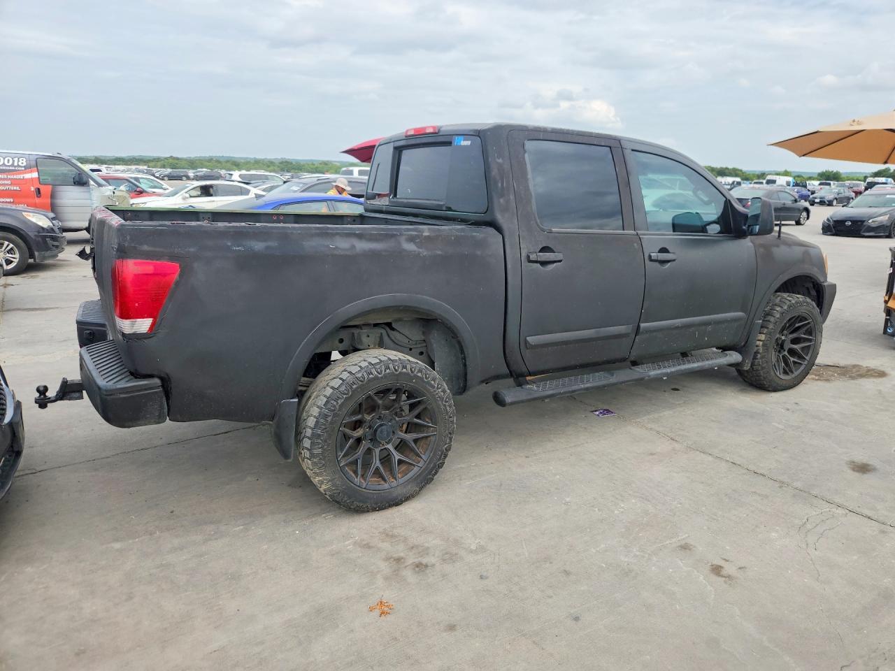 2012 Nissan Titan SV