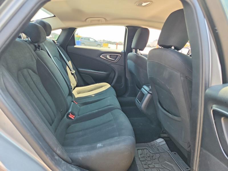 2017 Chrysler 200 lx
