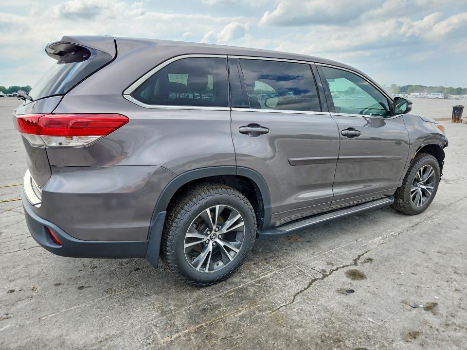 2018 Toyota Highlander le Plus