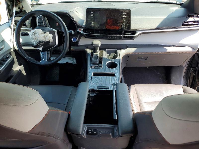 2021 Toyota Sienna xse