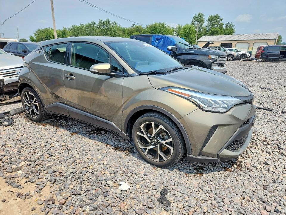 2021 Toyota C-hr xle