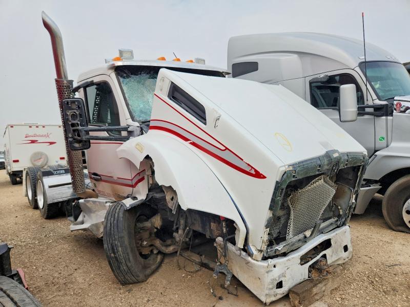 2016 Kenworth T880 Semi Truck
