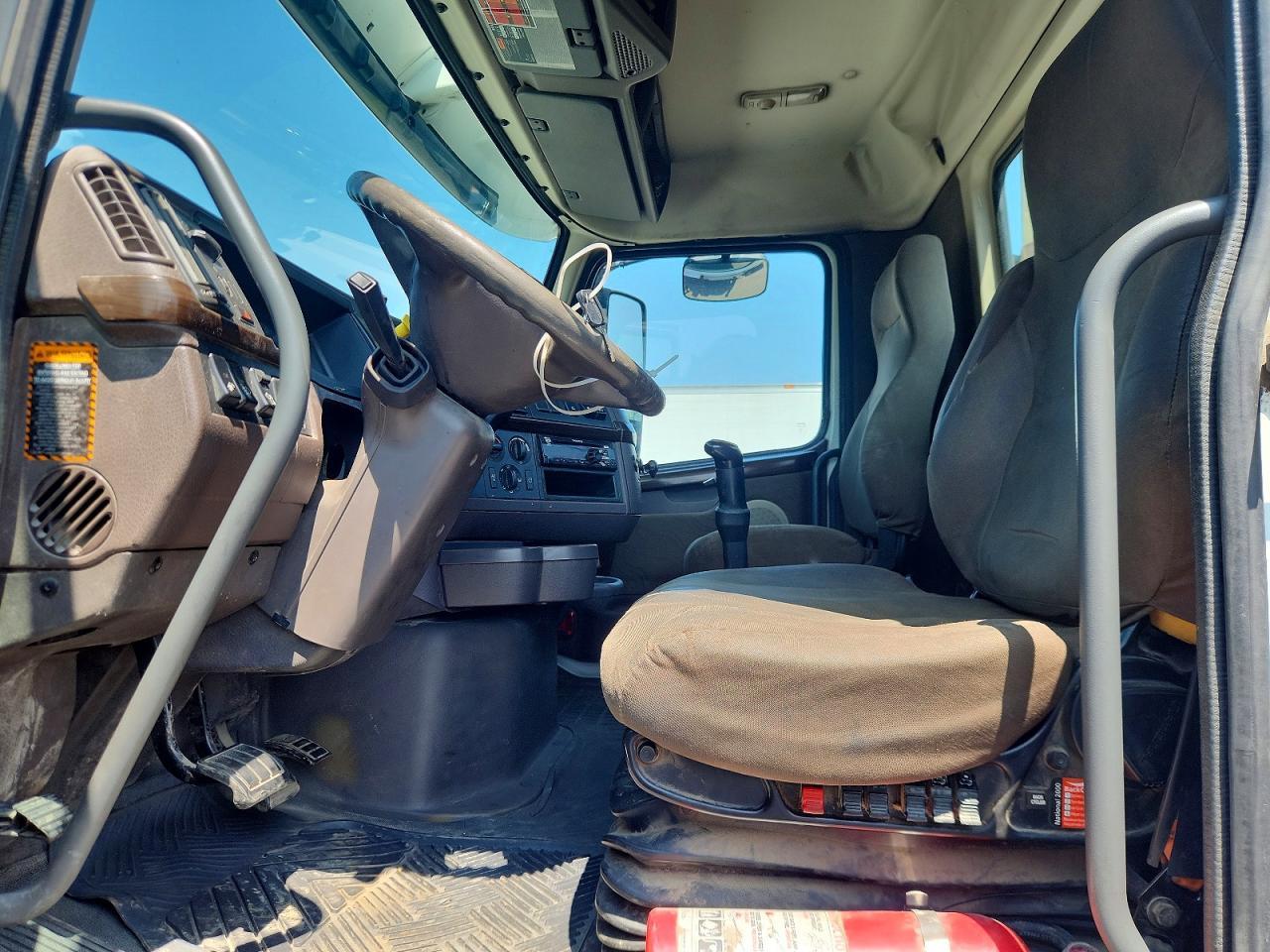 2016 Volvo VN VNL-Semi Truck