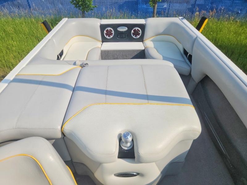 2004 Malibu Boat