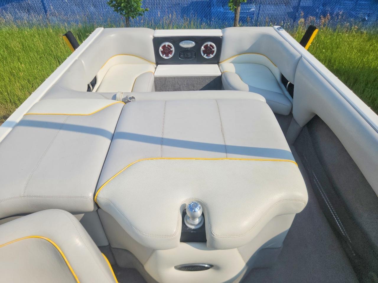 2004 Malibu Boat