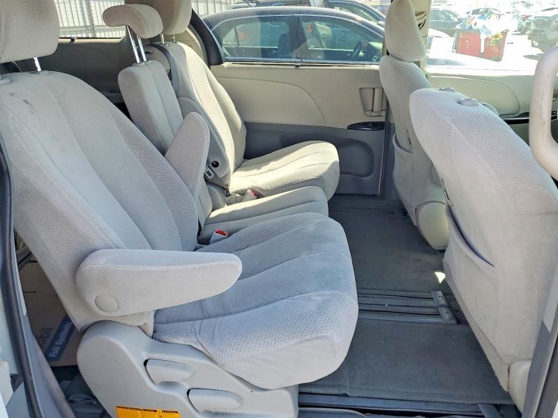 2011 Toyota Sienna le