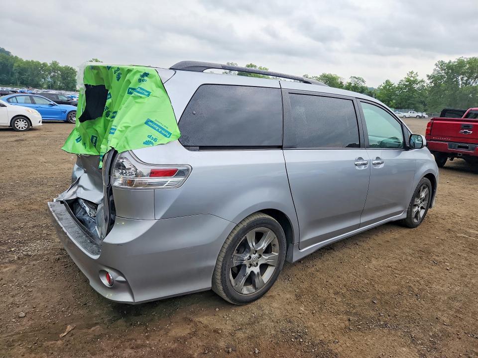 2015 Toyota Sienna Sport