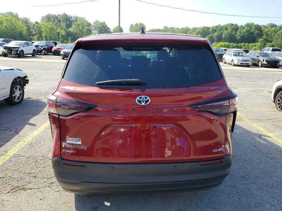 2025 Toyota Sienna xle 8-passenger