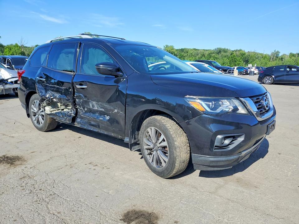 2017 Nissan Pathfinder sv