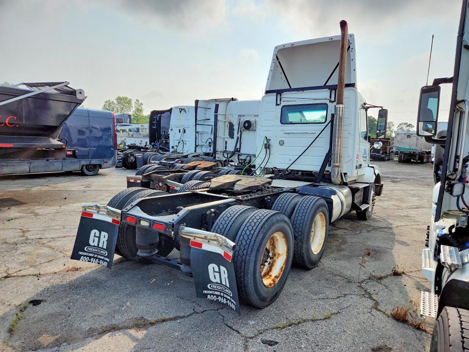 2012 Volvo VNL Semi Truck