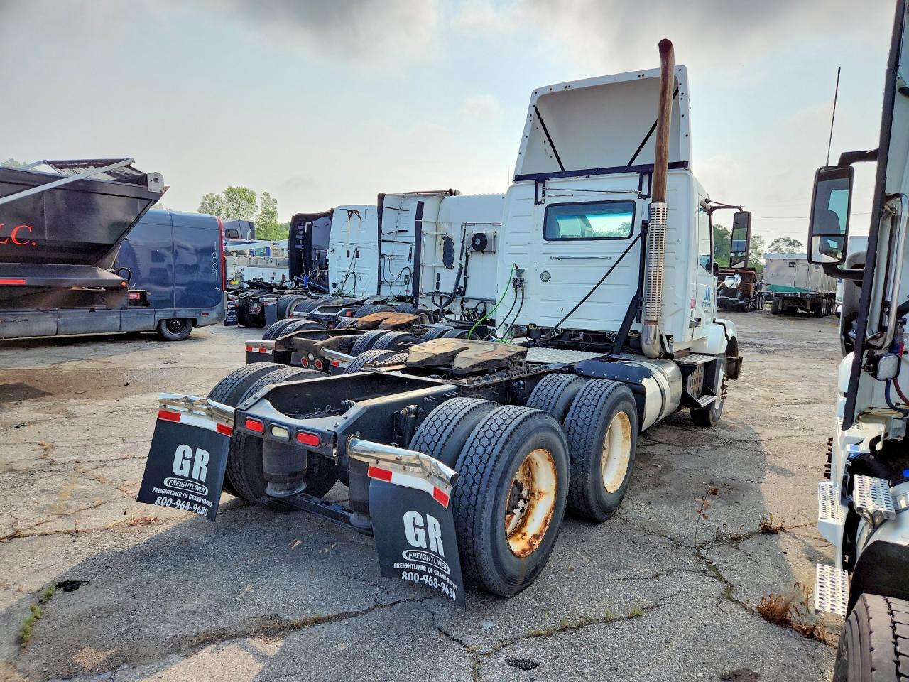 2012 Volvo VNL Semi Truck