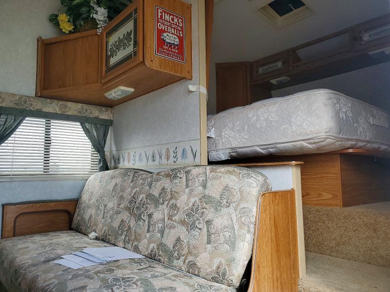 2004 Wilderness Recreational Vehicle (RV)