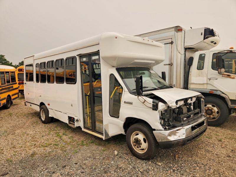 2019 Ford Econoline E450 Super Duty Cutaway Van