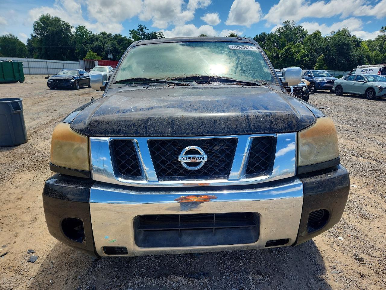 2014 Nissan Titan SV