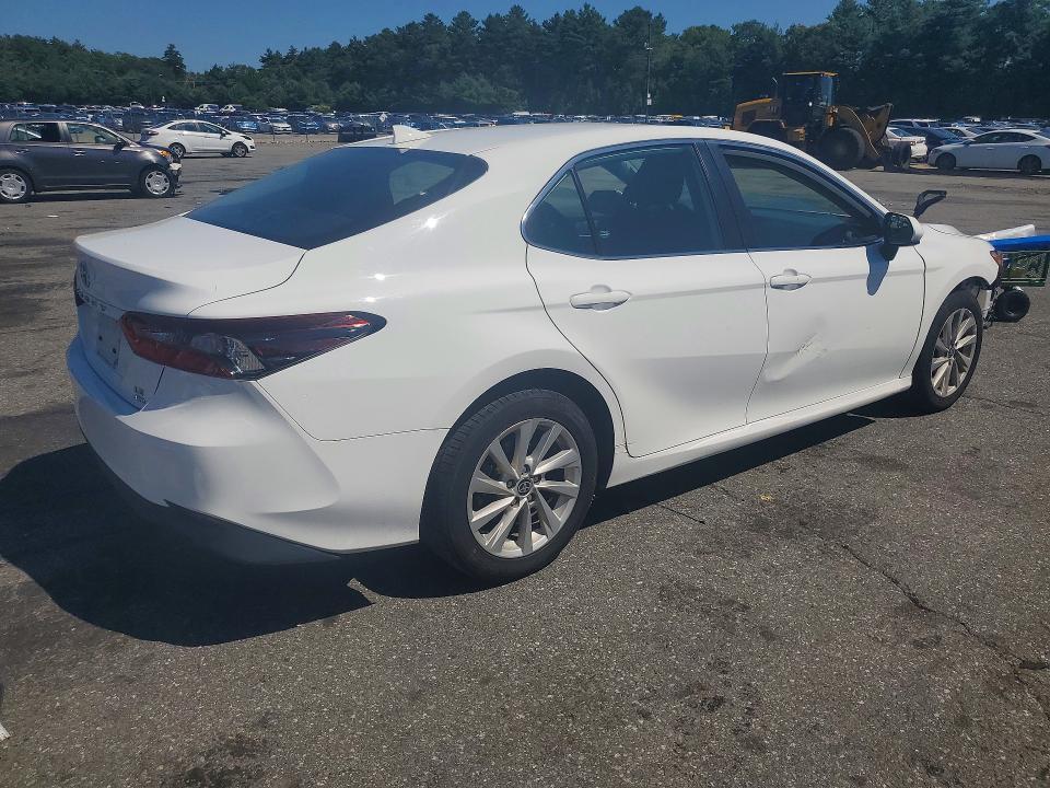 2022 Toyota Camry le