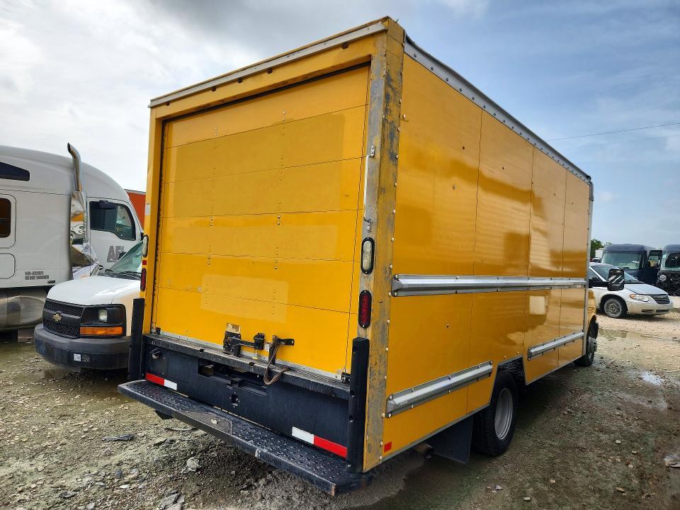 2014 GMC Savana BOX Truck