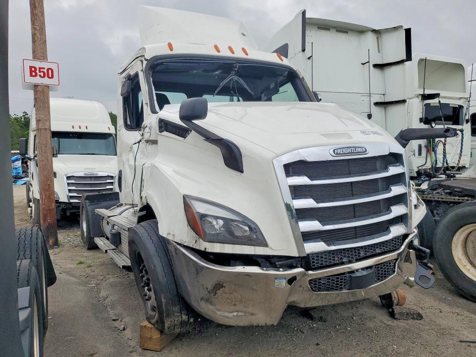 2025 Freightliner Cascadia 116 Semi Truck
