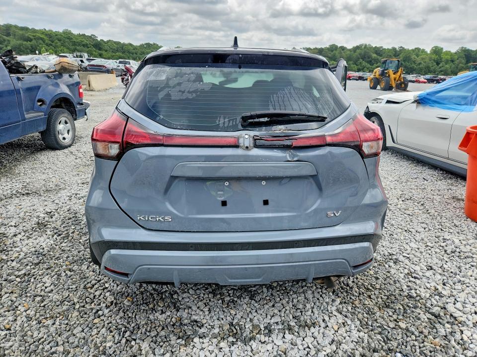 2024 Nissan Kicks sv