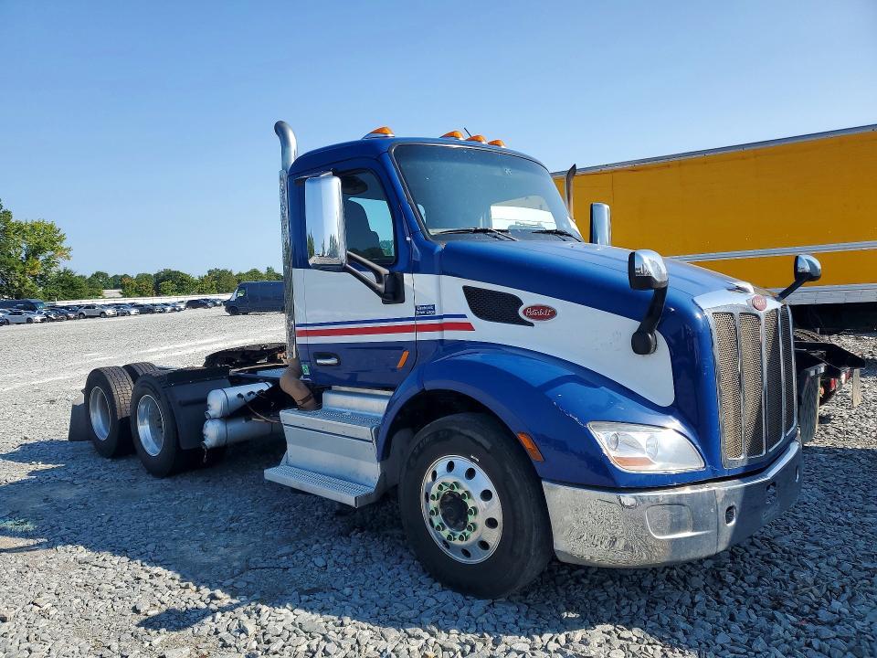 2018 Peterbilt 579-semi Truck
