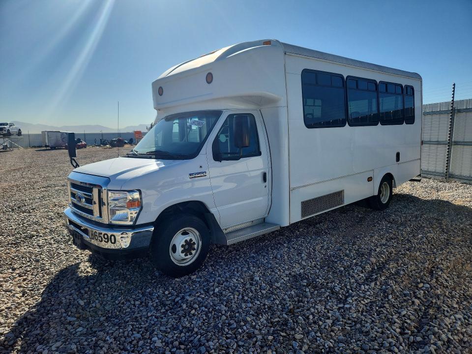 2017 Ford Econoline E450 Super Duty Cutaway Van