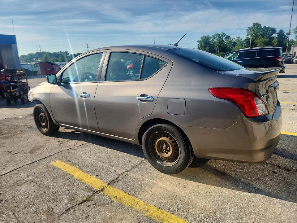 2016 Nissan Versa 1.6 sv