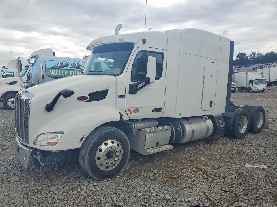 2021 Peterbilt 579-semi Truck