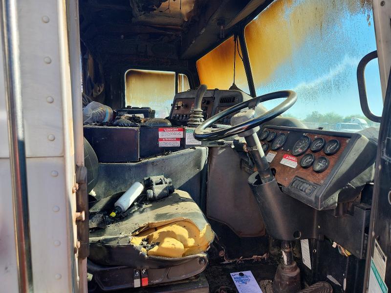 2006 Peterbilt 320 Refuse Truck